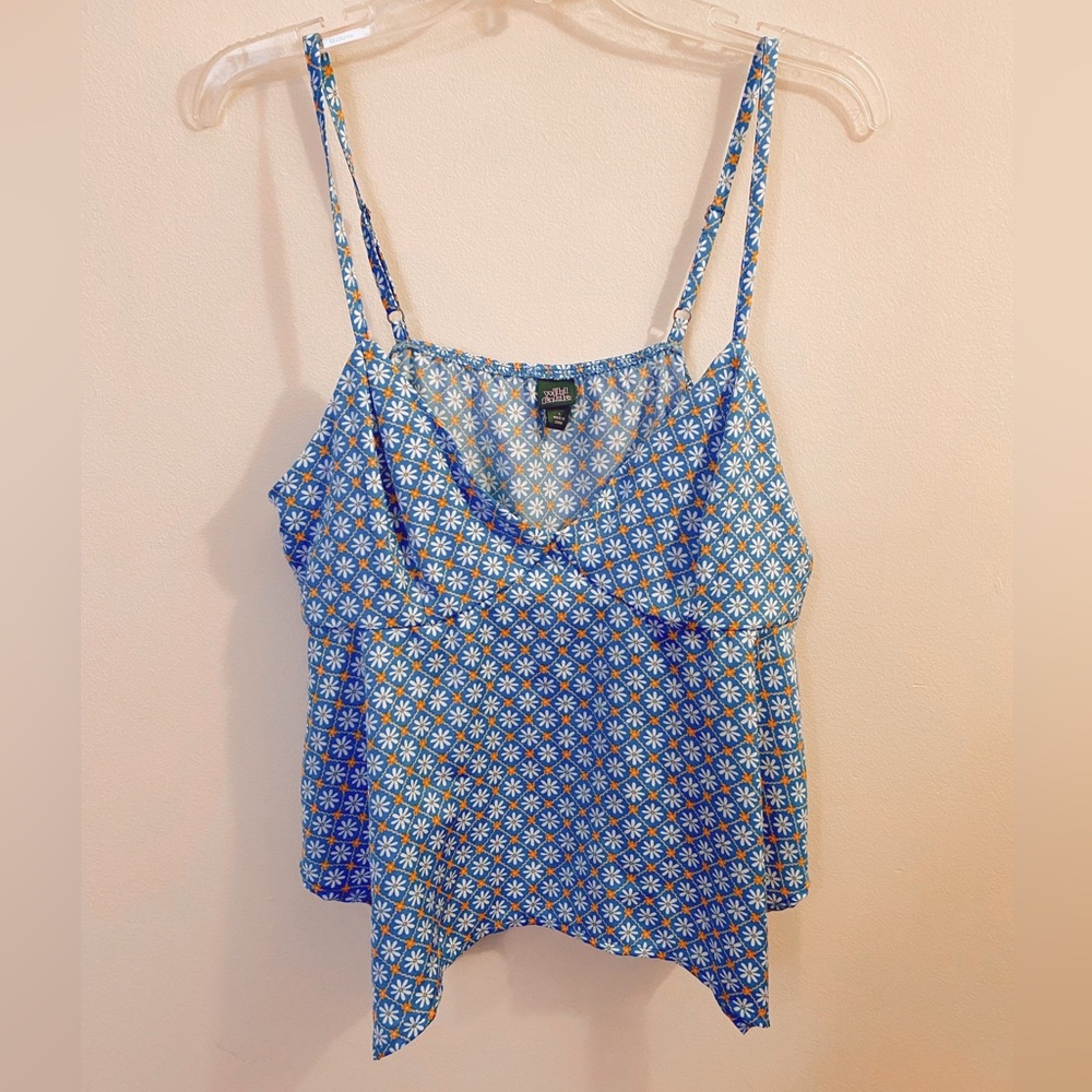 Blue and white daisy Wild fable tank top